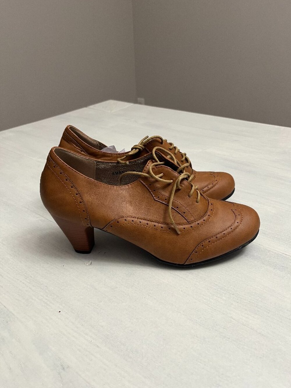 Refresh Amany Wingtip Oxford Faux-Leather Lace-Up Heeled Ankle Boots in Tan